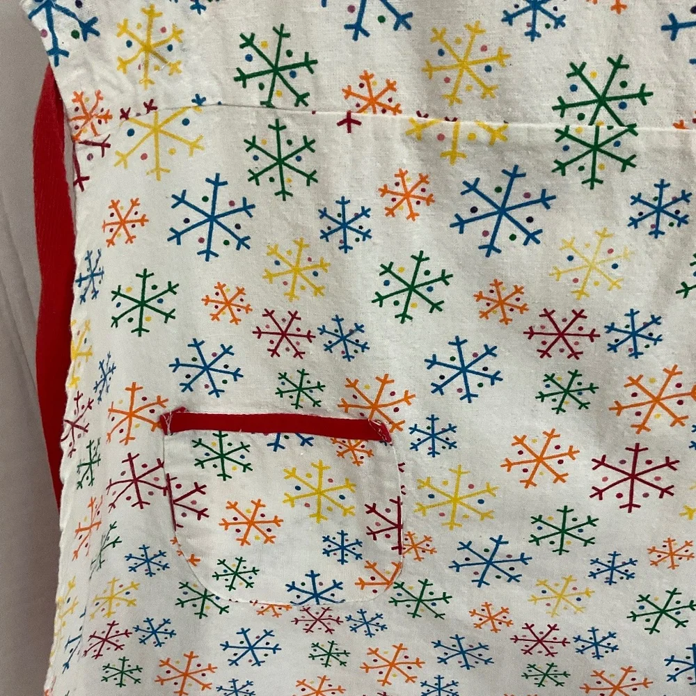 Snowflake Apron – Adjustable Red Ties Unisex
